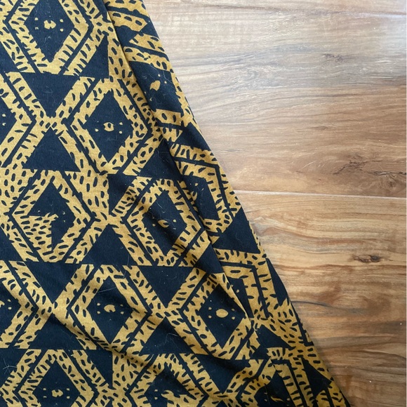 LuLaRoe XS Carly Black Gold High Low Dress - Picture 2 of 5
